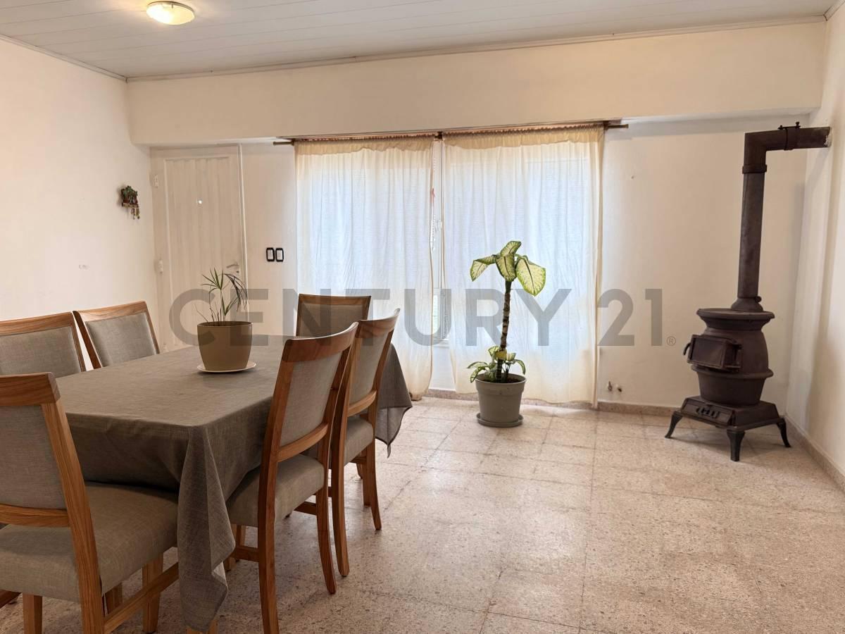 Foto de CASA EN VENTA 2 DORMITORIOS EN TOLOSA, imagen 2