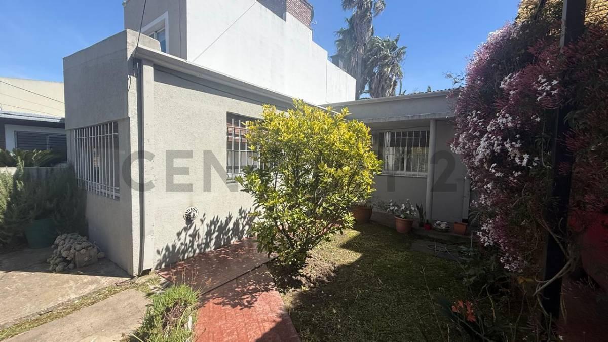 Foto de Casa de 3 Dormitorios en Villa Castells. APTA BANCO, imagen 1