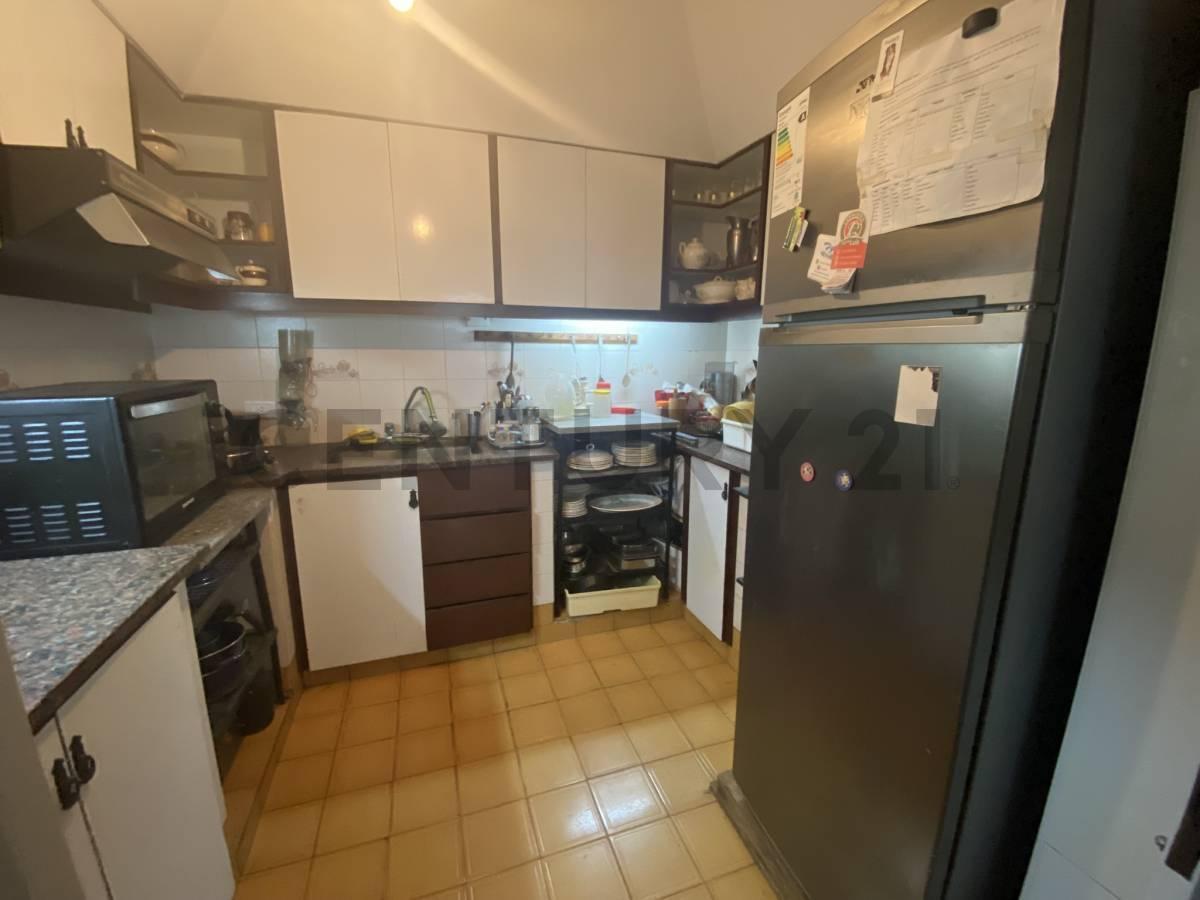 Foto de Casa de pasillo en venta en La Plata 2 dormitorios + monoambiente con, imagen 4