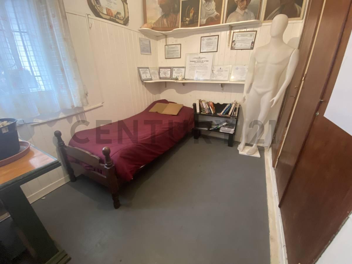 Foto de Casa de pasillo en venta en La Plata 2 dormitorios + monoambiente con, imagen 2