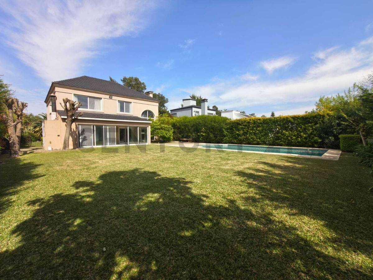 Foto de Casas en venta en Abril, 3 dormitorios con pileta, imagen 1