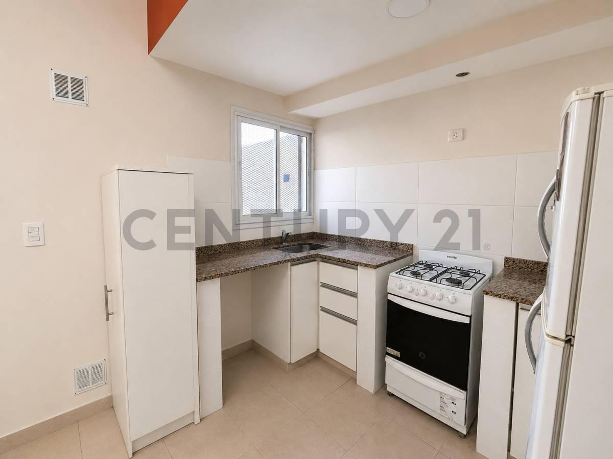 Foto de CASA TIPO DUPLEX 2 DORMITORIOS EN VENTA EN BERISSO - APTO BANCO, imagen 4