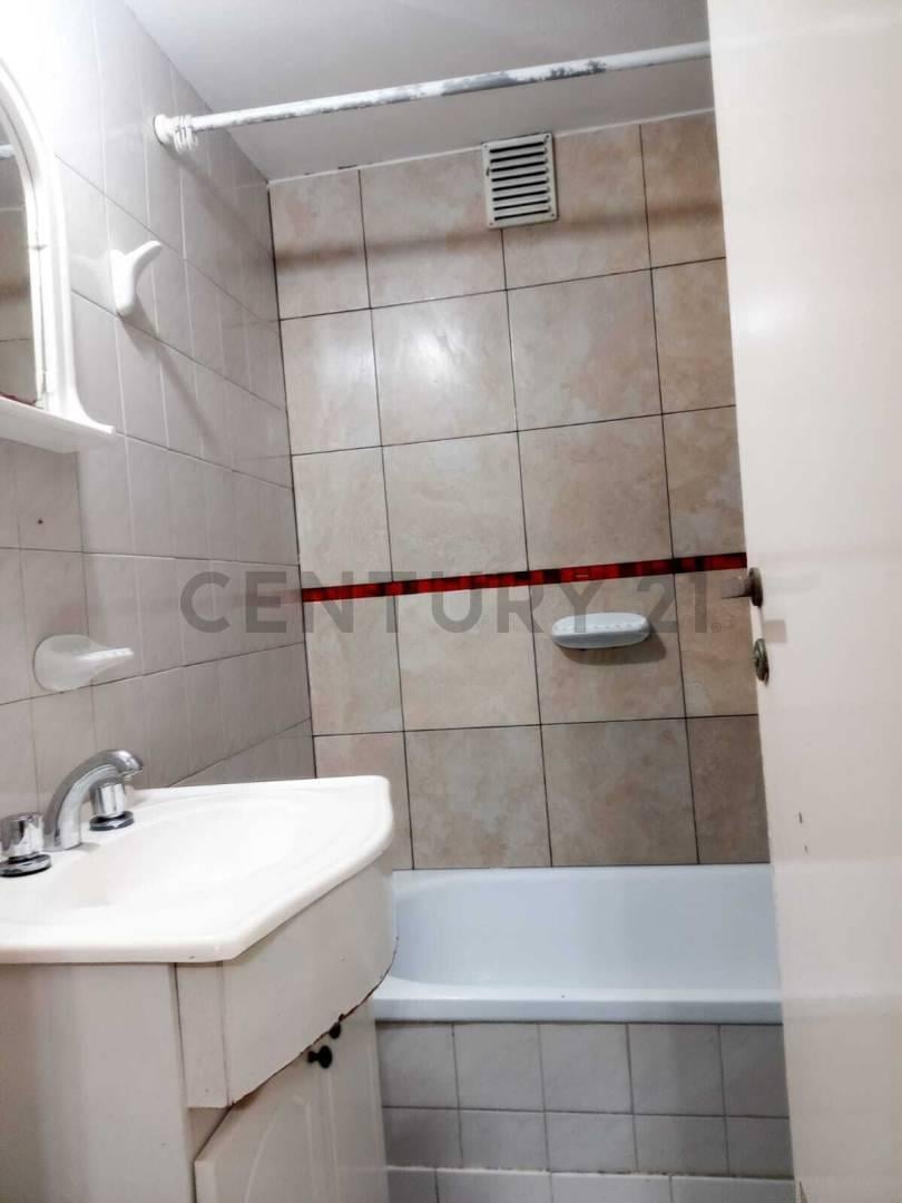Foto de DEPARTAMENTO EN PISO 16 - PLENO CENTRO DE AVELLANEDA, imagen 2