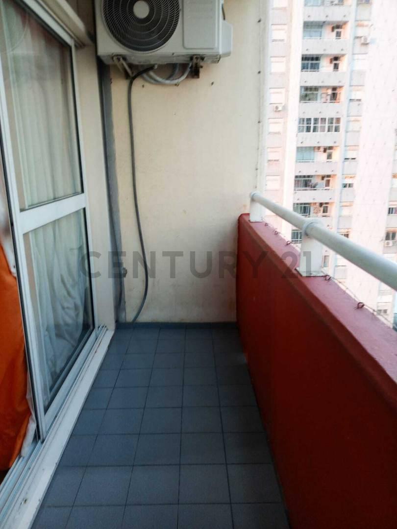 Foto de DEPARTAMENTO EN PISO 16 - PLENO CENTRO DE AVELLANEDA, imagen 3