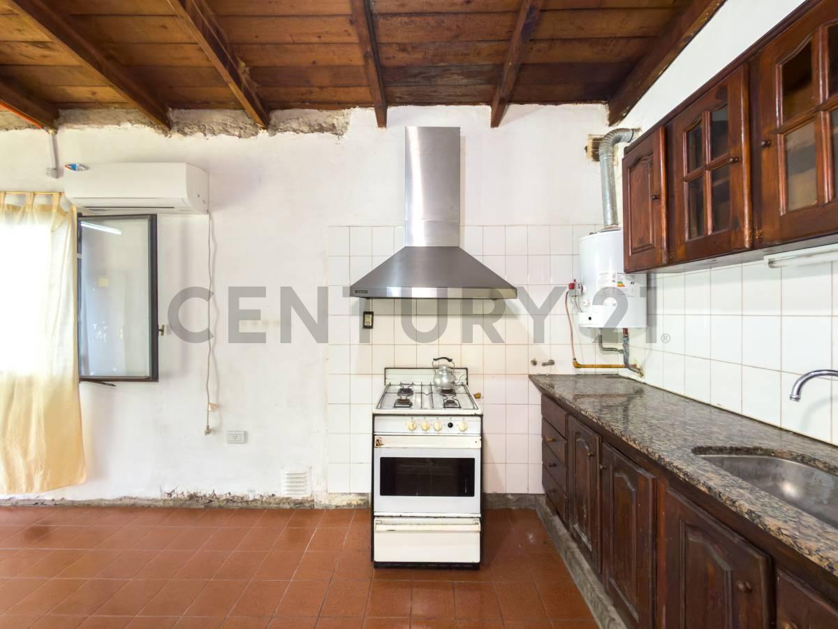 Foto de CASA EN VENTA 2 DORMITORIOS CON PATIO EN CITY BELL APTA BANCO, imagen 3