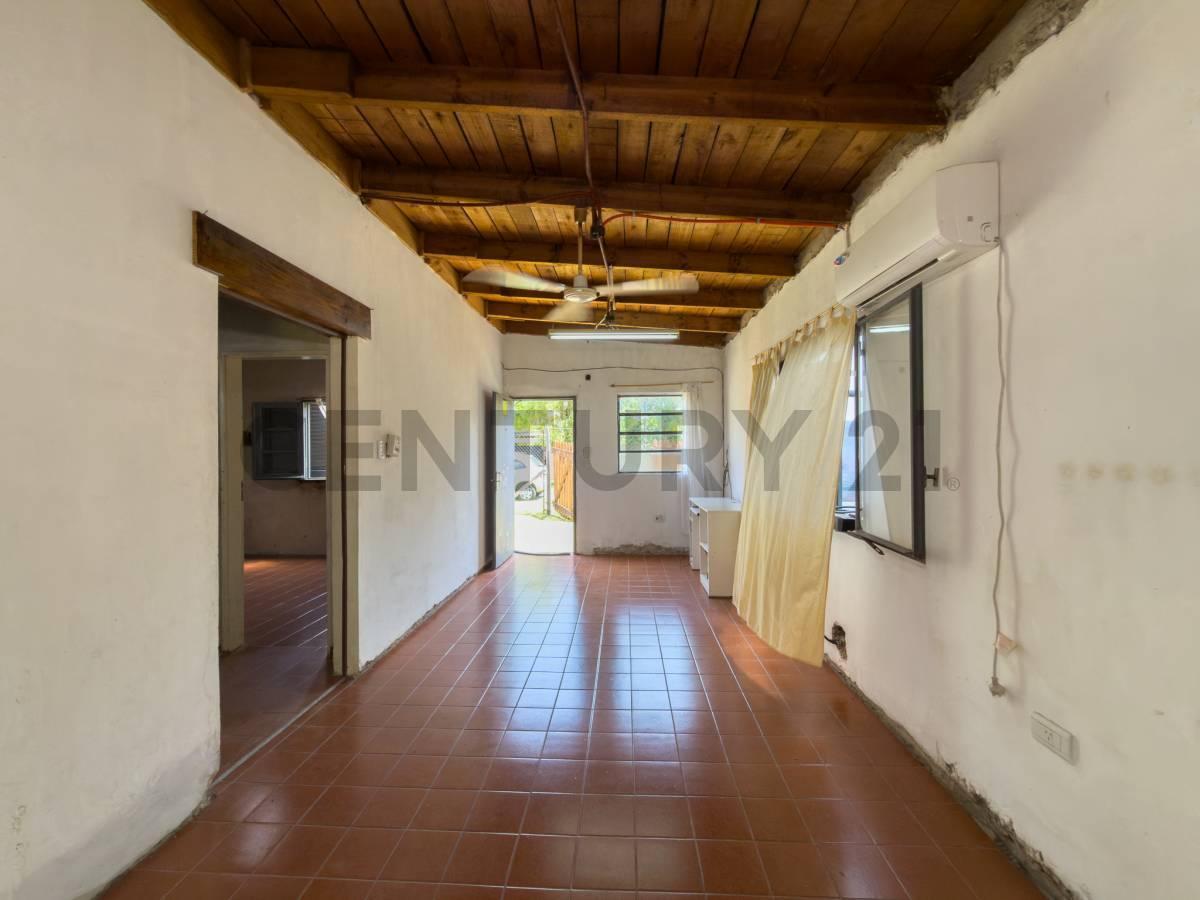 Foto de CASA EN VENTA 2 DORMITORIOS CON PATIO EN CITY BELL APTA BANCO, imagen 2