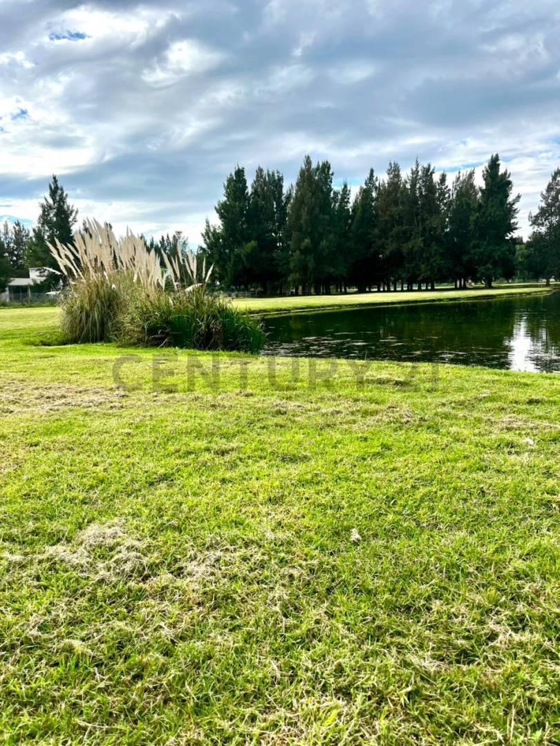 Foto de Lote en venta con fondo al lago en Miralagos I, imagen 2