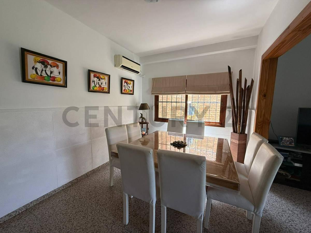 Foto de Casa en venta 4 dormitorios, pileta La Loma. La Plata., imagen 5