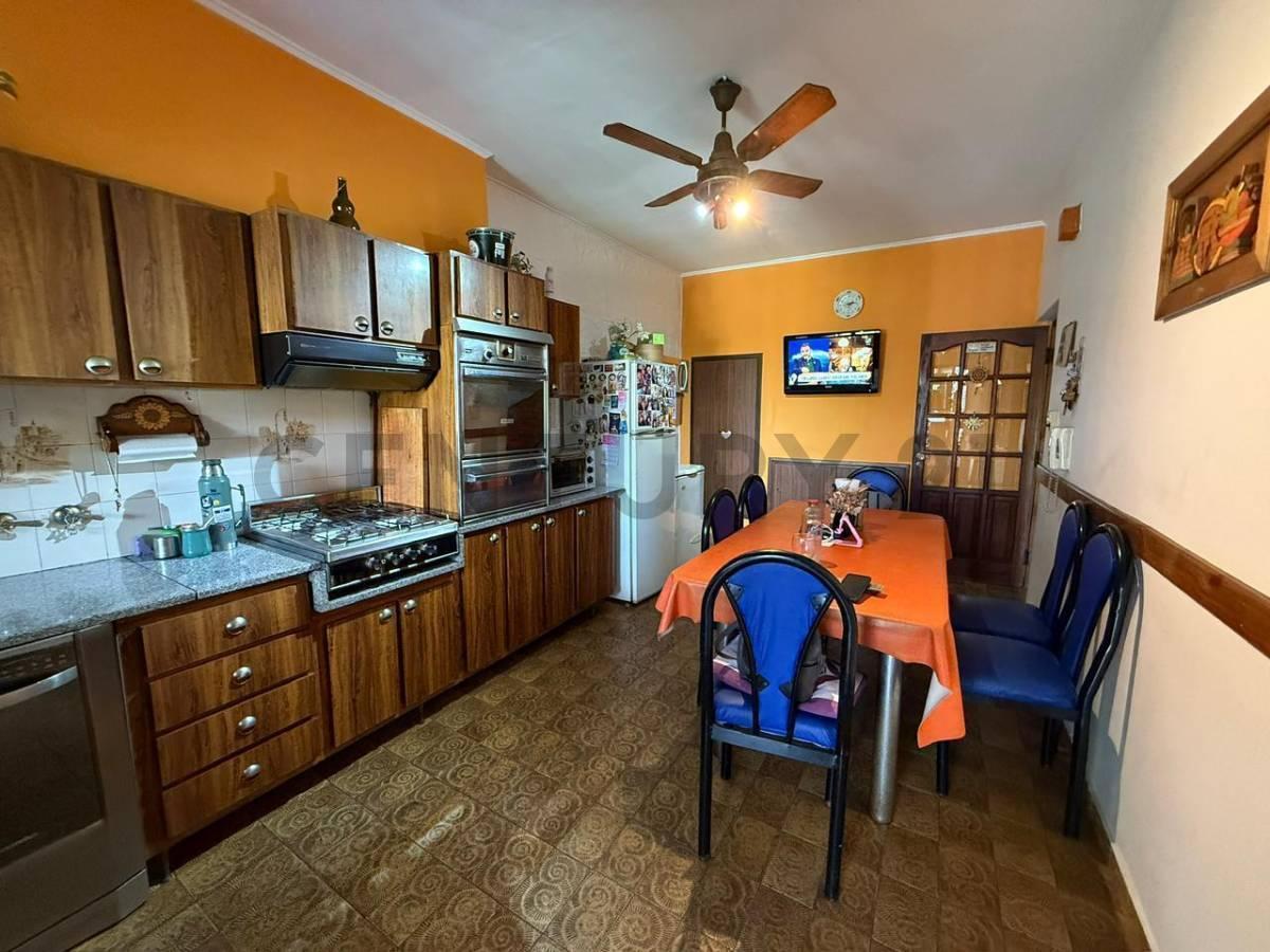 Foto de Casa en venta 4 dormitorios, pileta La Loma. La Plata., imagen 3
