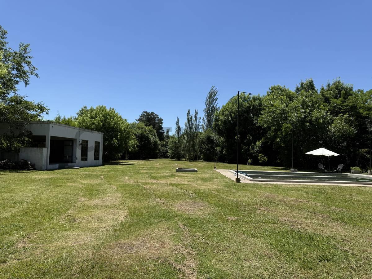 Foto de Casa en Estancia chica. 1,6 hectáreas, pileta, parque y quincho, imagen 2