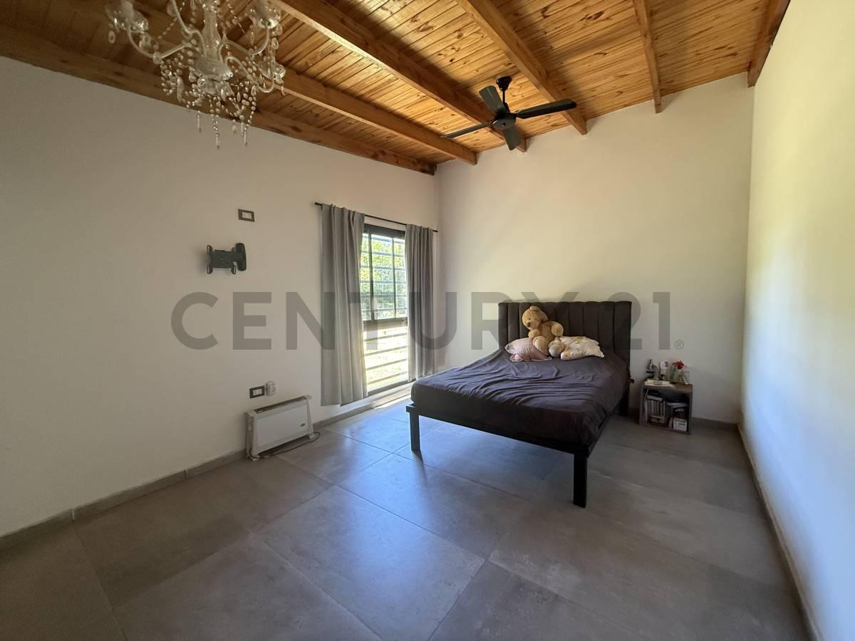 Foto de Casa en Estancia chica. 1,6 hectáreas, pileta, parque y quincho, imagen 3