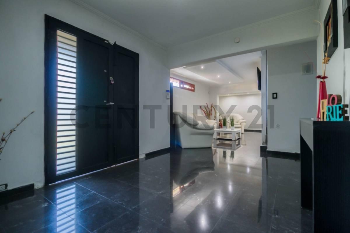 Foto de Casas en venta en Villa Elisa, 4 dormitorios con pileta, imagen 2