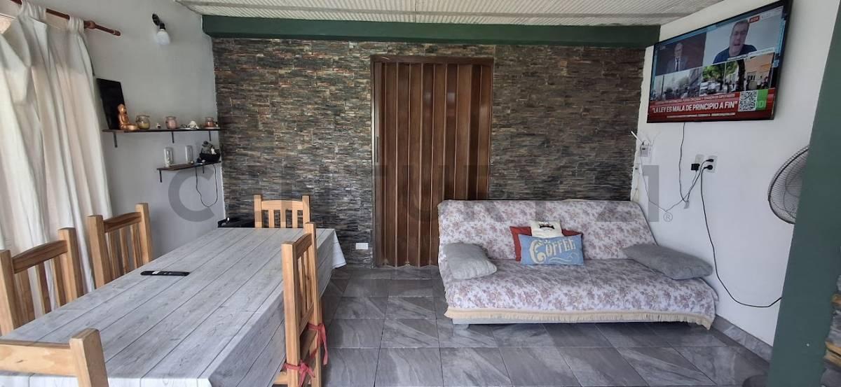 Foto de Venta de casa en Sicardi, 2 ambientes y jardín, imagen 5