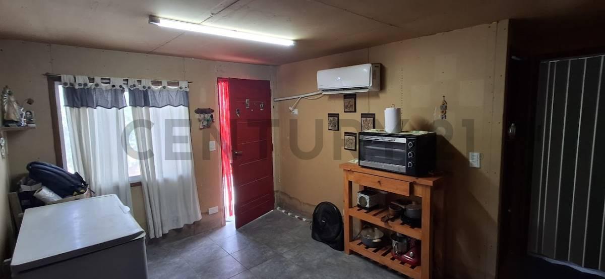 Foto de Venta de casa en Sicardi, 2 ambientes y jardín, imagen 3