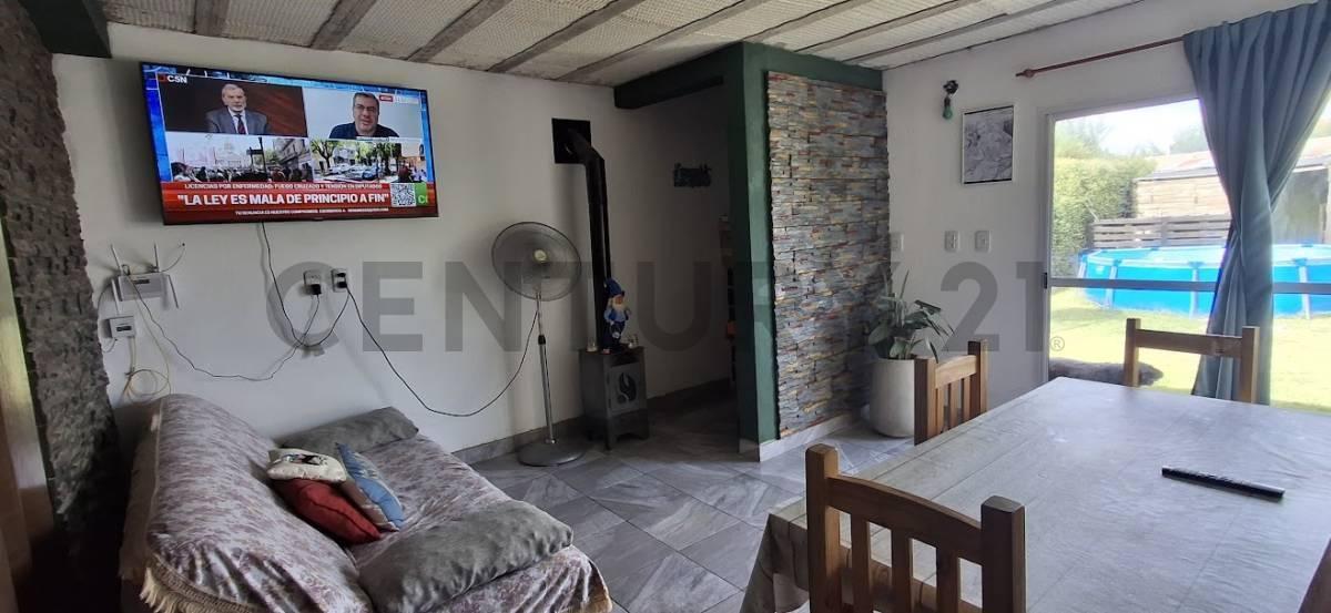 Foto de Venta de casa en Sicardi, 2 ambientes y jardín, imagen 1