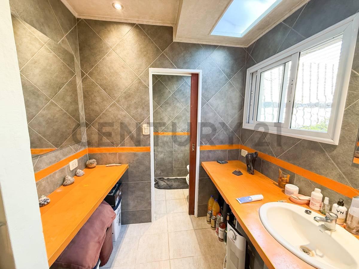 Foto de Casas 3 dormitorios en venta , La Plata con cochera y parque, imagen 5