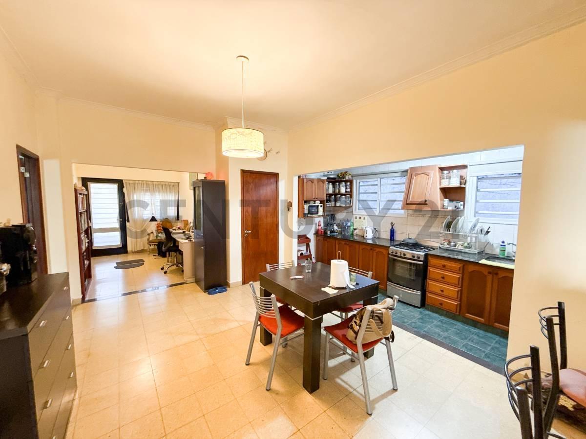 Foto de Casas 3 dormitorios en venta , La Plata con cochera y parque, imagen 1