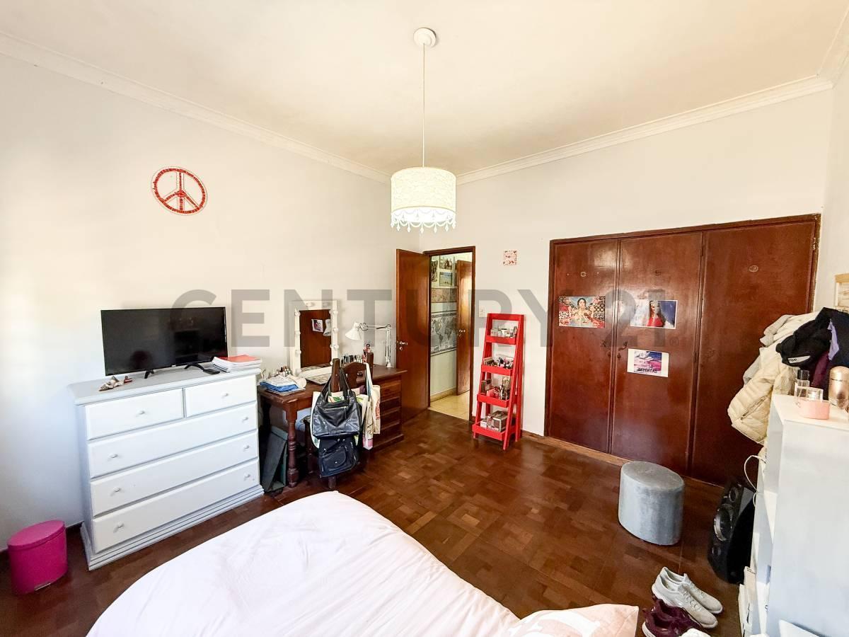 Foto de Casas 3 dormitorios en venta , La Plata con cochera y parque, imagen 2