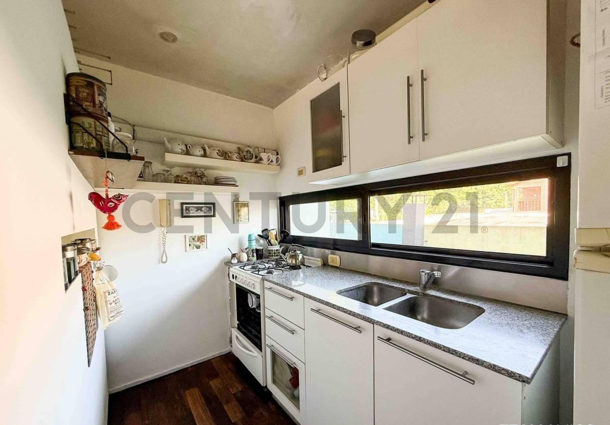 Foto de Casas 2 dormitorios en venta, La Plata. Con patio y cochera, imagen 2
