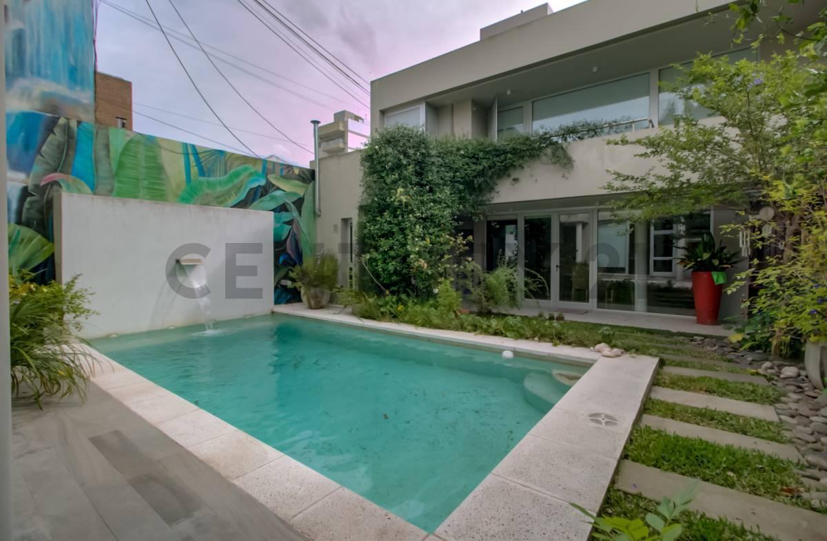 Foto de CASA EN VENTA EN LA PLATA - 3/4 DORMITORIOS, ESCRITORIO QUINCHO Y PILETA, imagen 5