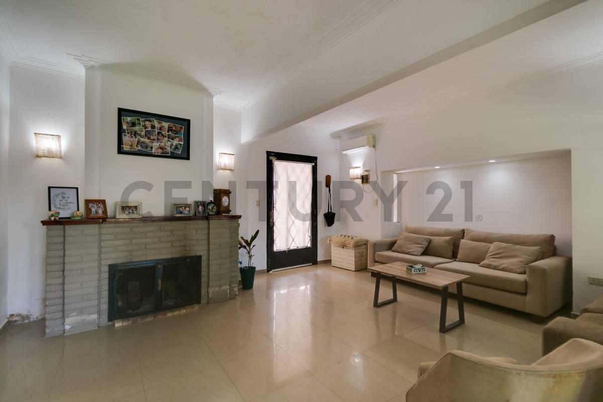 Foto de Casa en venta de 4 dormitorios en City Bell entre caminos, imagen 3