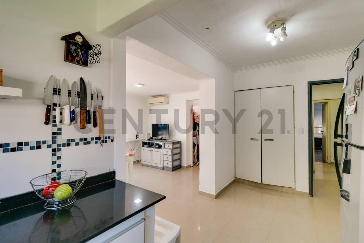 Foto de Casa en venta de 4 dormitorios en City Bell entre caminos, imagen 2
