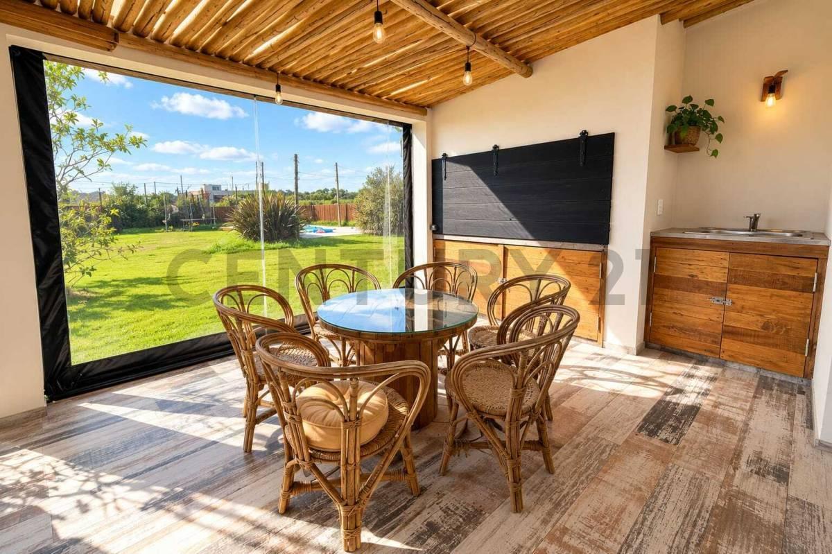Foto de Casas en venta en La Plata, 3 dormitorios con pileta, barrio, imagen 1