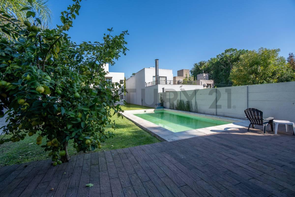 Foto de Casas en venta en City bell, 3 dormitorios con pileta, imagen 1