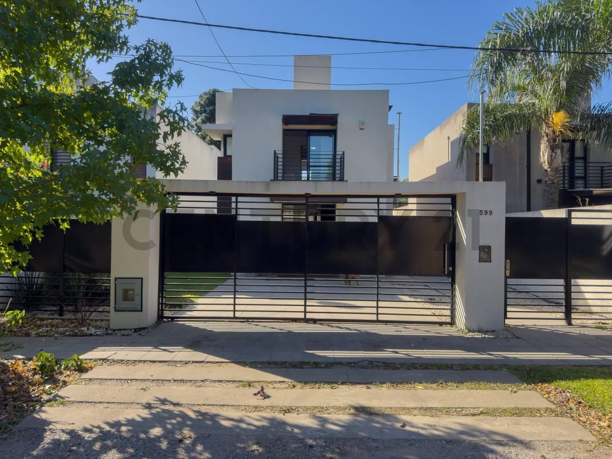 Foto de Casas en venta en City bell, 3 dormitorios con pileta, imagen 3