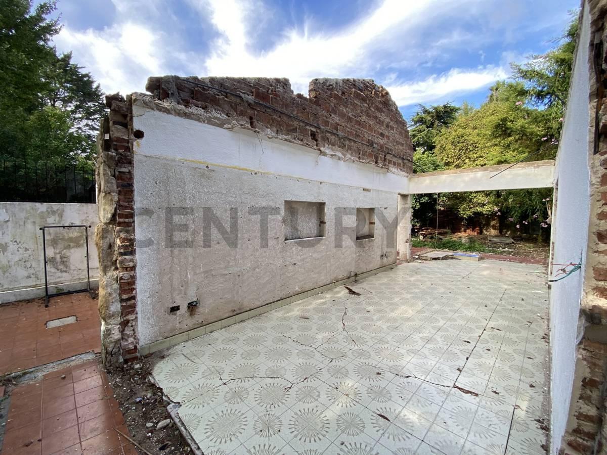 Foto de Oportunidad: Lote con estructura a reciclar en venta – City Bell, imagen 1
