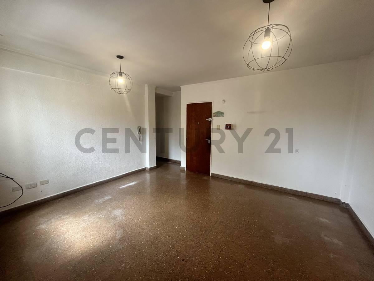 Foto de Departamento de un dormitorio en venta en La Plata, imagen 2