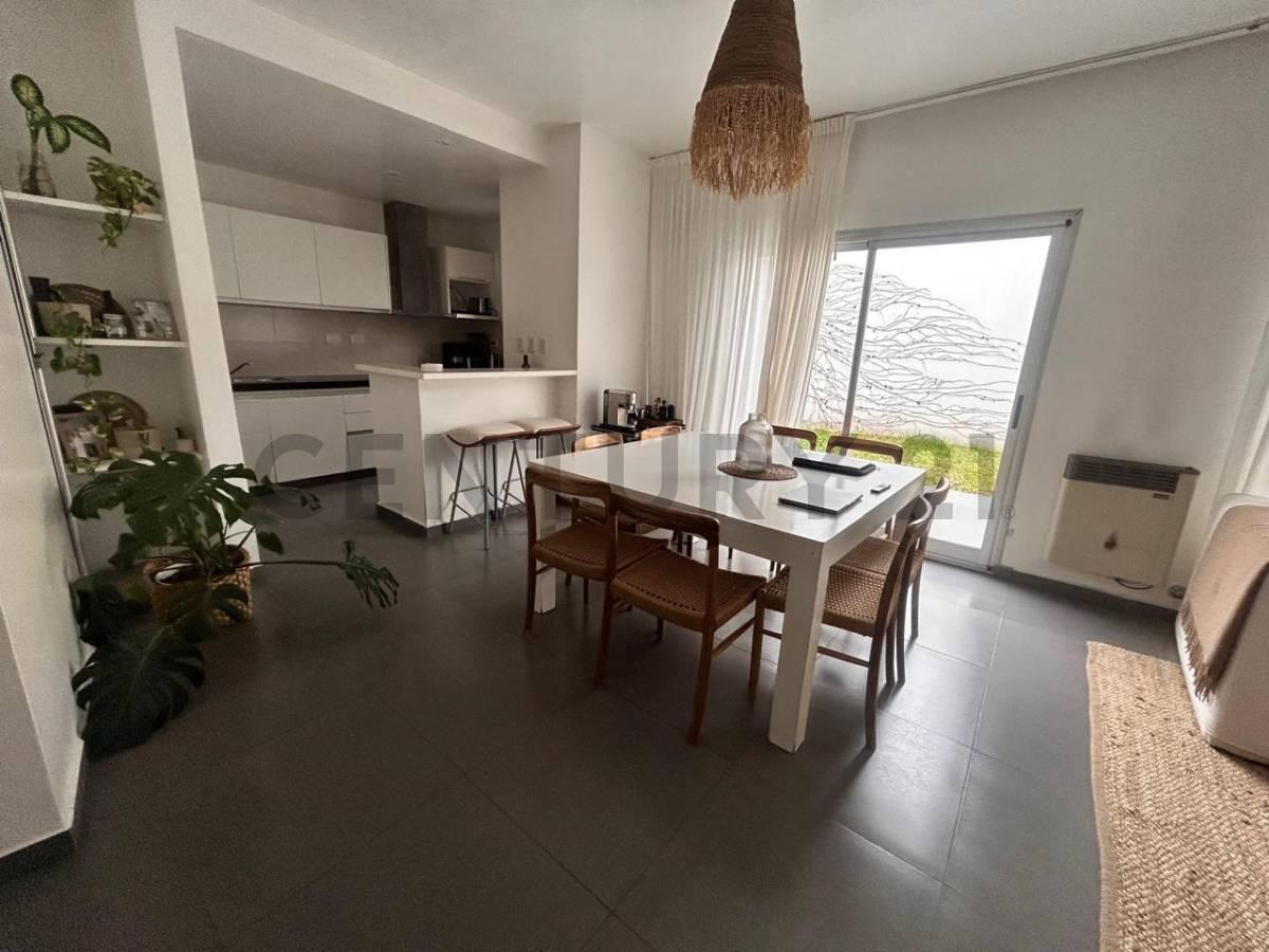 Foto de Venta Dúplex de 2 Dormitorios + escritorio en Gonnet, imagen 2