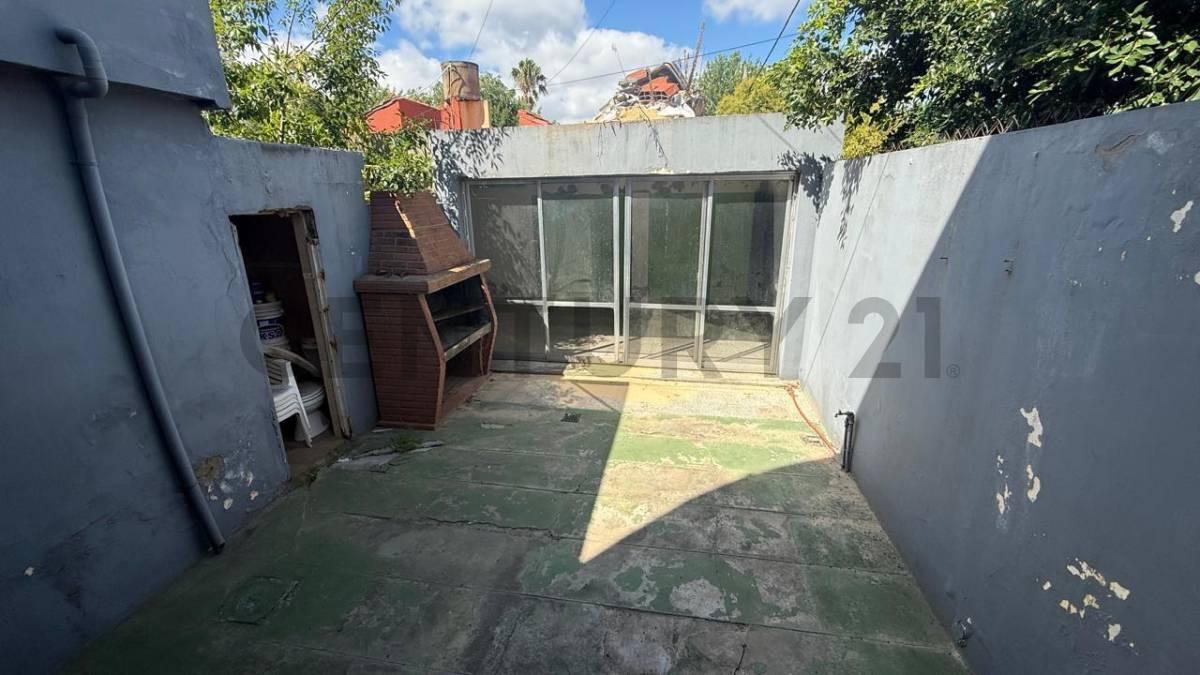 Foto de DEPARTAMENTO EN VENTA EN BERISSO DOS DORMITORIOS COCHERA, imagen 2
