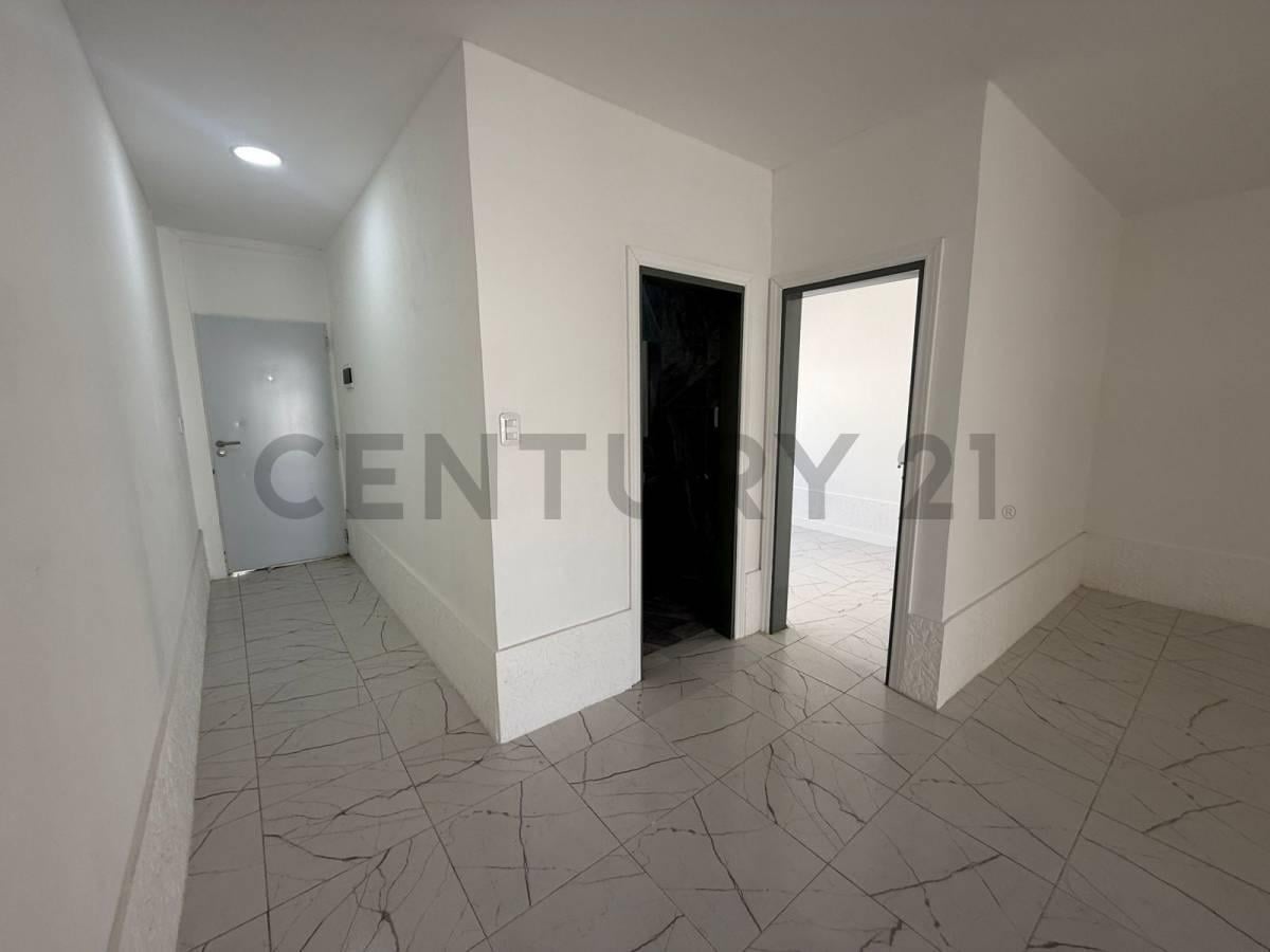 Foto de Ph en venta con pileta y cochera en San Carlos La Plata, imagen 3