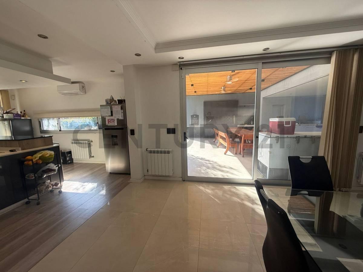 Foto de VENTA CASA DE CATEGORIA EN BARRIO LAS BANDERITAS CITY BELL, imagen 4