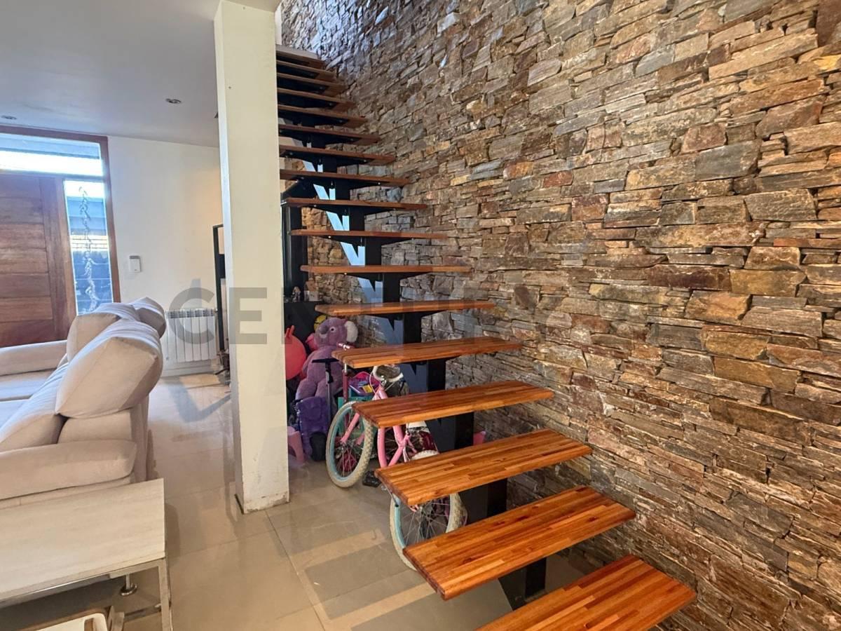 Foto de VENTA CASA DE CATEGORIA EN BARRIO LAS BANDERITAS CITY BELL, imagen 3