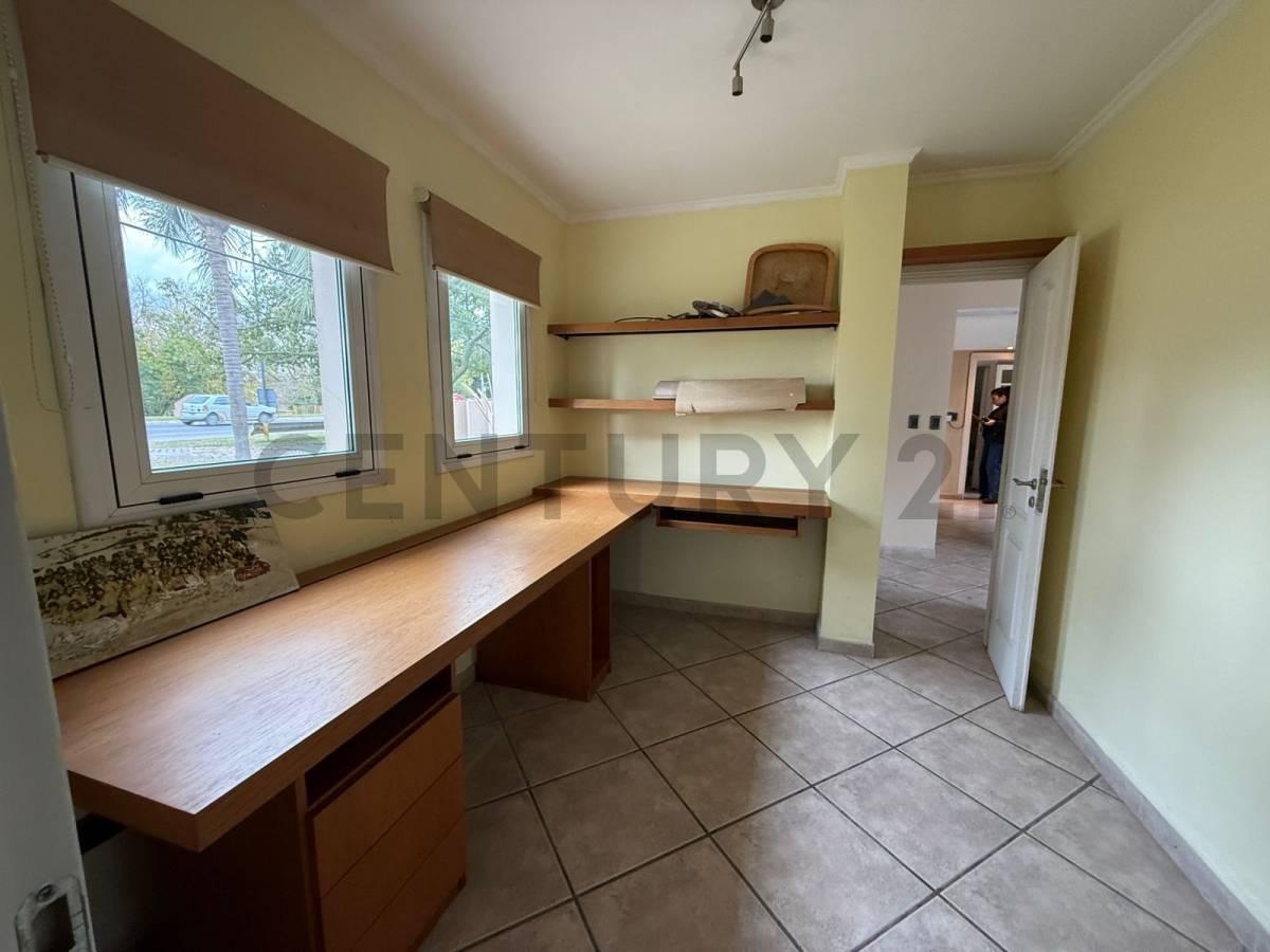 Foto de Casa en venta 4 dormitorios con pileta y parque City Bell, imagen 5