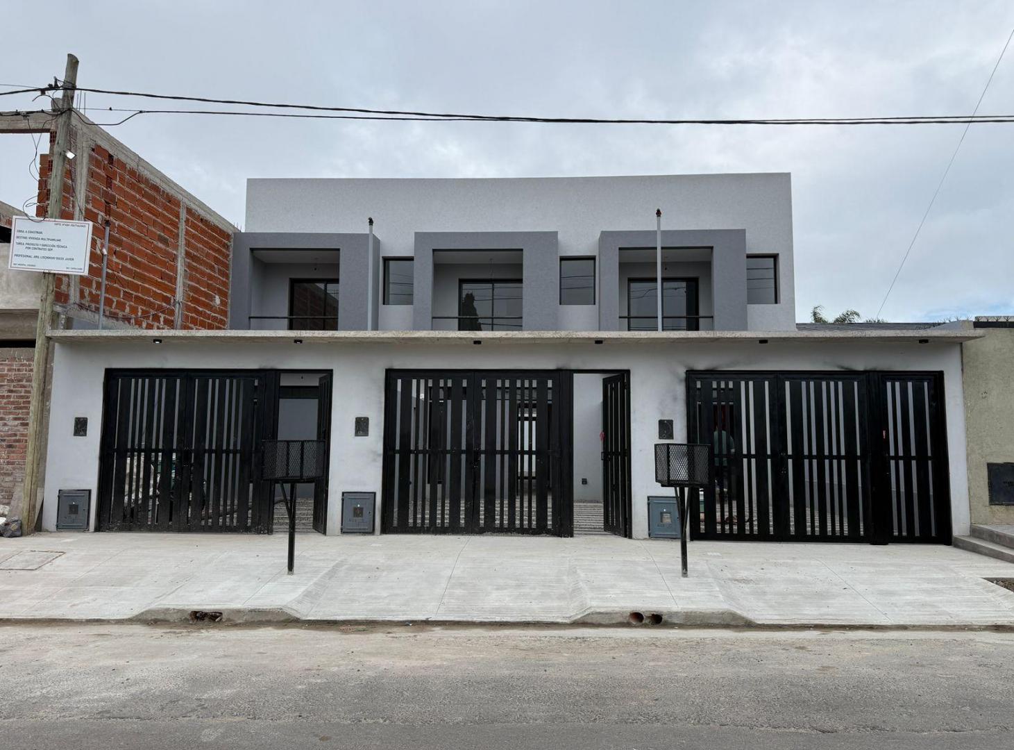 Foto de Dúplex a estrenar 2 dormitorios con jardín y cochera en La Plata, imagen 1