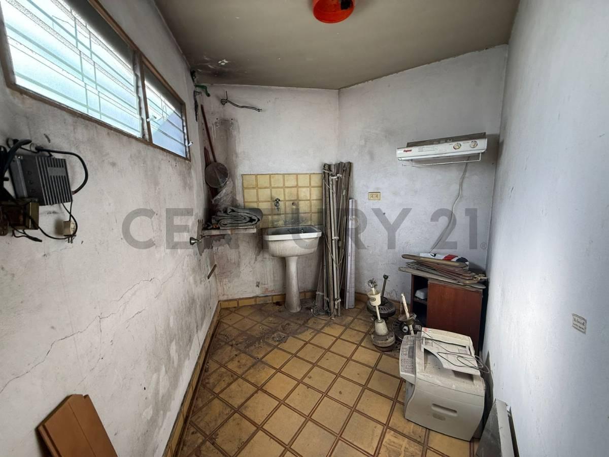 Foto de Casa o local comercial en esquina La Plata., imagen 5