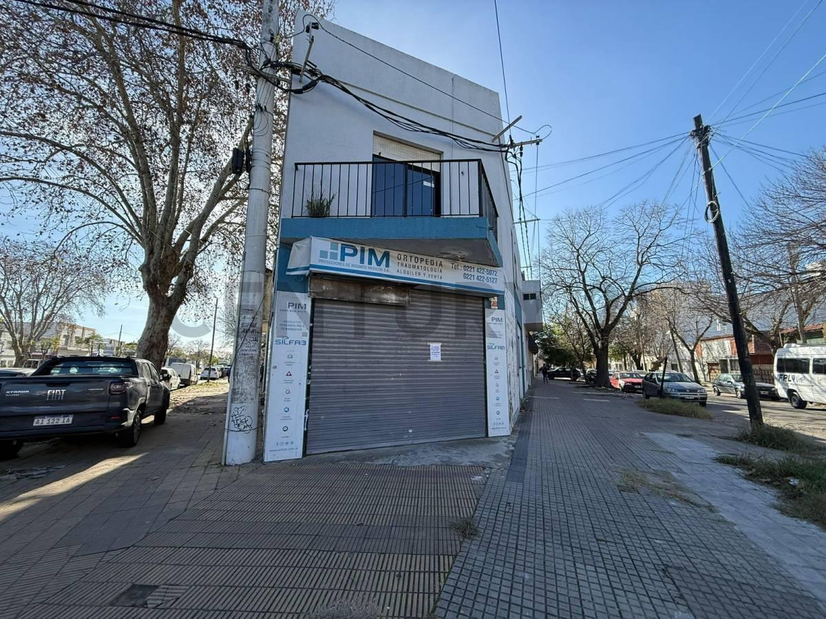 Foto de Casa o local comercial en esquina La Plata., imagen 2