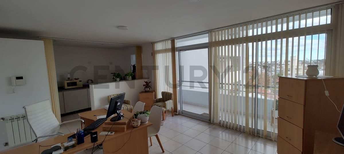 Foto de DEPARTAMENTO A LA VENTA 1 DORMITORIO CON 2 COCHERAS, imagen 1