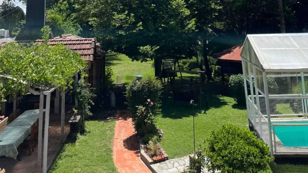 Foto de Casa quinta en Villa Elisa con parque, pileta cubierta y quincho, imagen 1