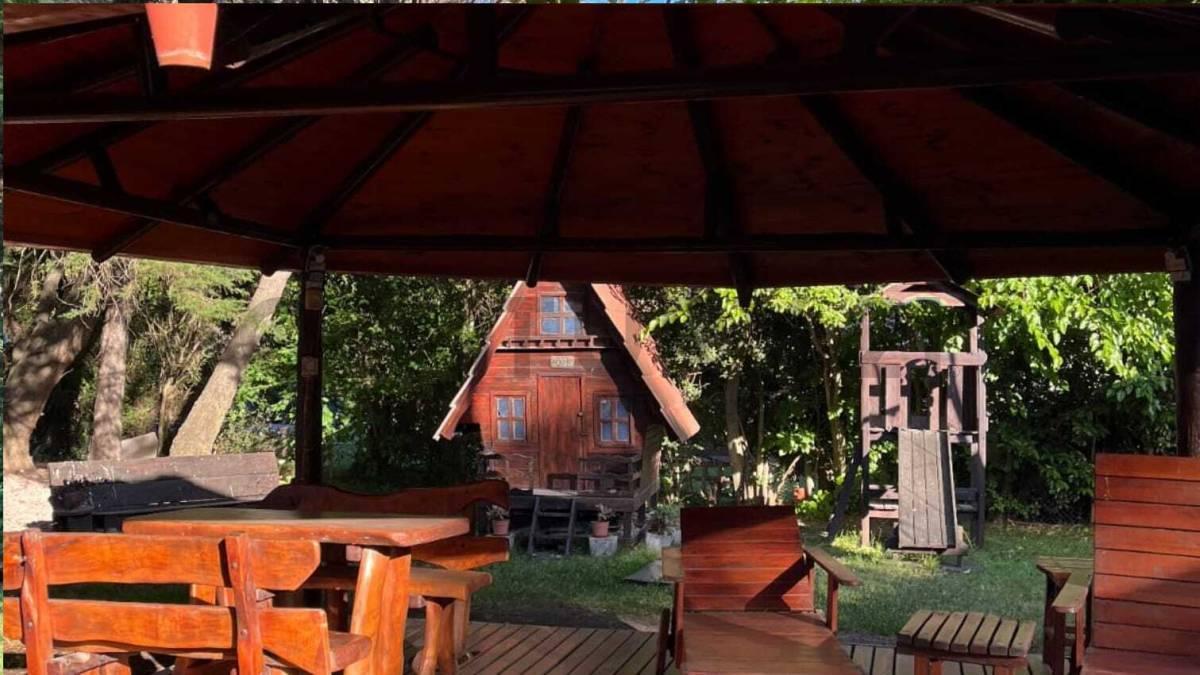 Foto de Casa quinta en Villa Elisa con parque, pileta cubierta y quincho, imagen 3