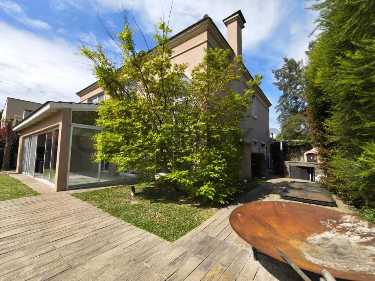 Foto de Casas en venta en Abril, 3 dormitorios con pileta, imagen 4
