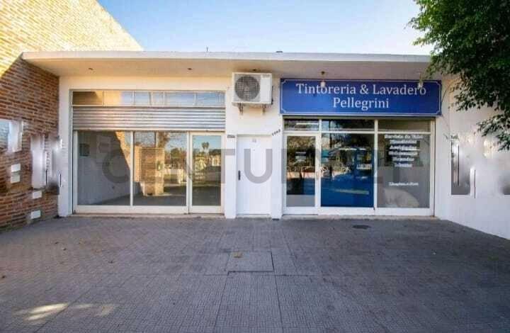 Foto de Locales en venta en City Bell, en bloque., imagen 1