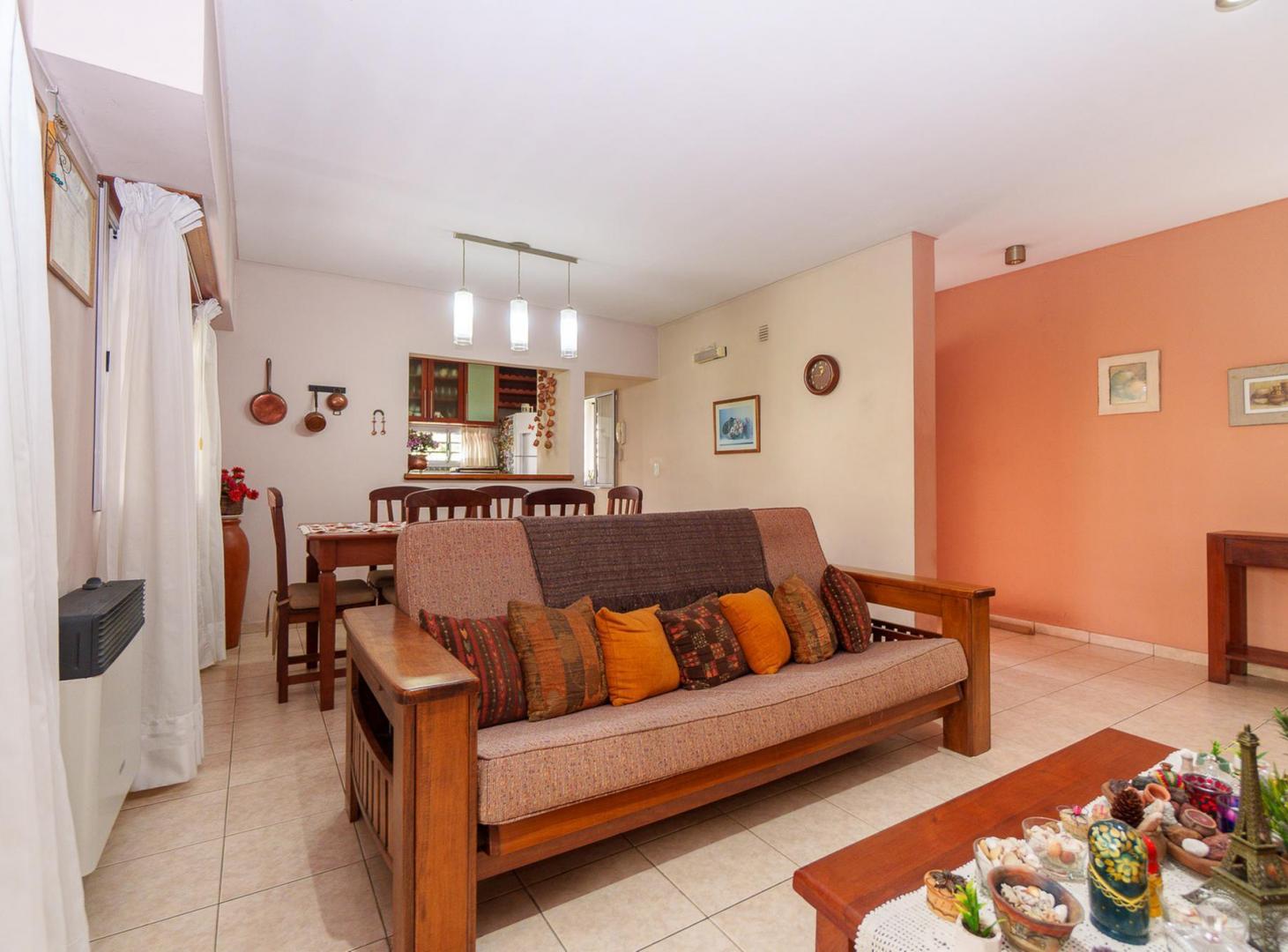 Foto de CASA 3 DORMITORIOS Y PATIO EN VENTA, imagen 3