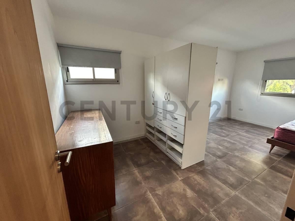 Foto de CASA TIPO DÚPLEX EN ALQUILER EN GONNET, imagen 3