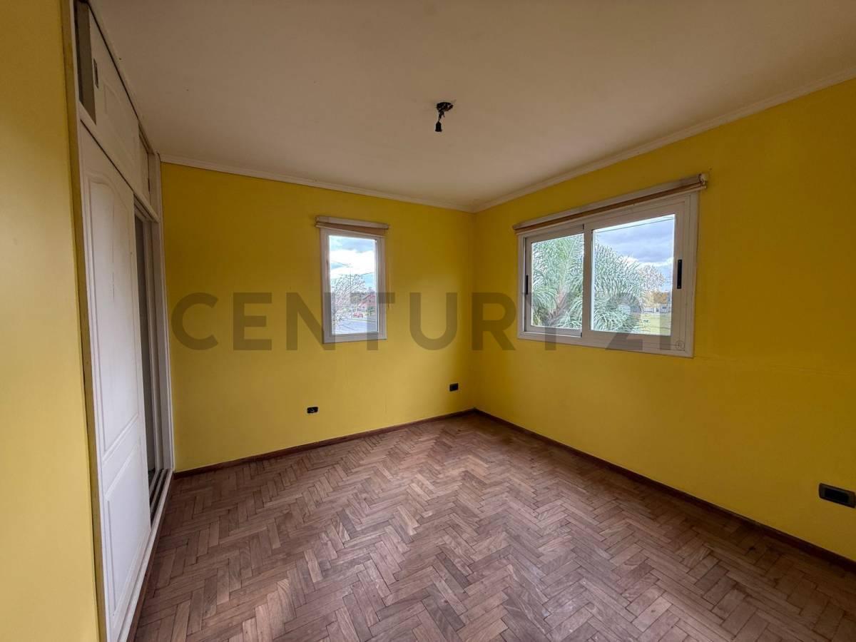 Foto de Casa en venta 4 dormitorios con pileta y parque City Bell, imagen 5
