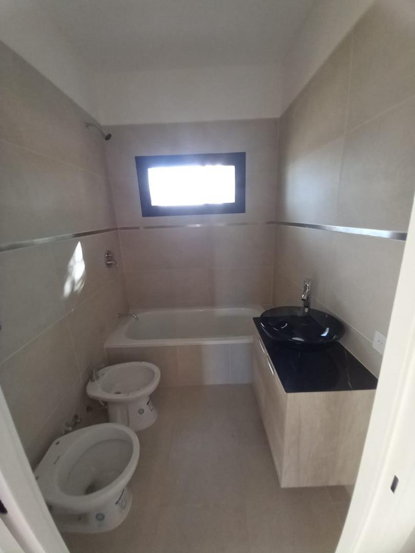 Casa en Venta, 4 Ambientes, Santa Elena, Pilar del Este 2