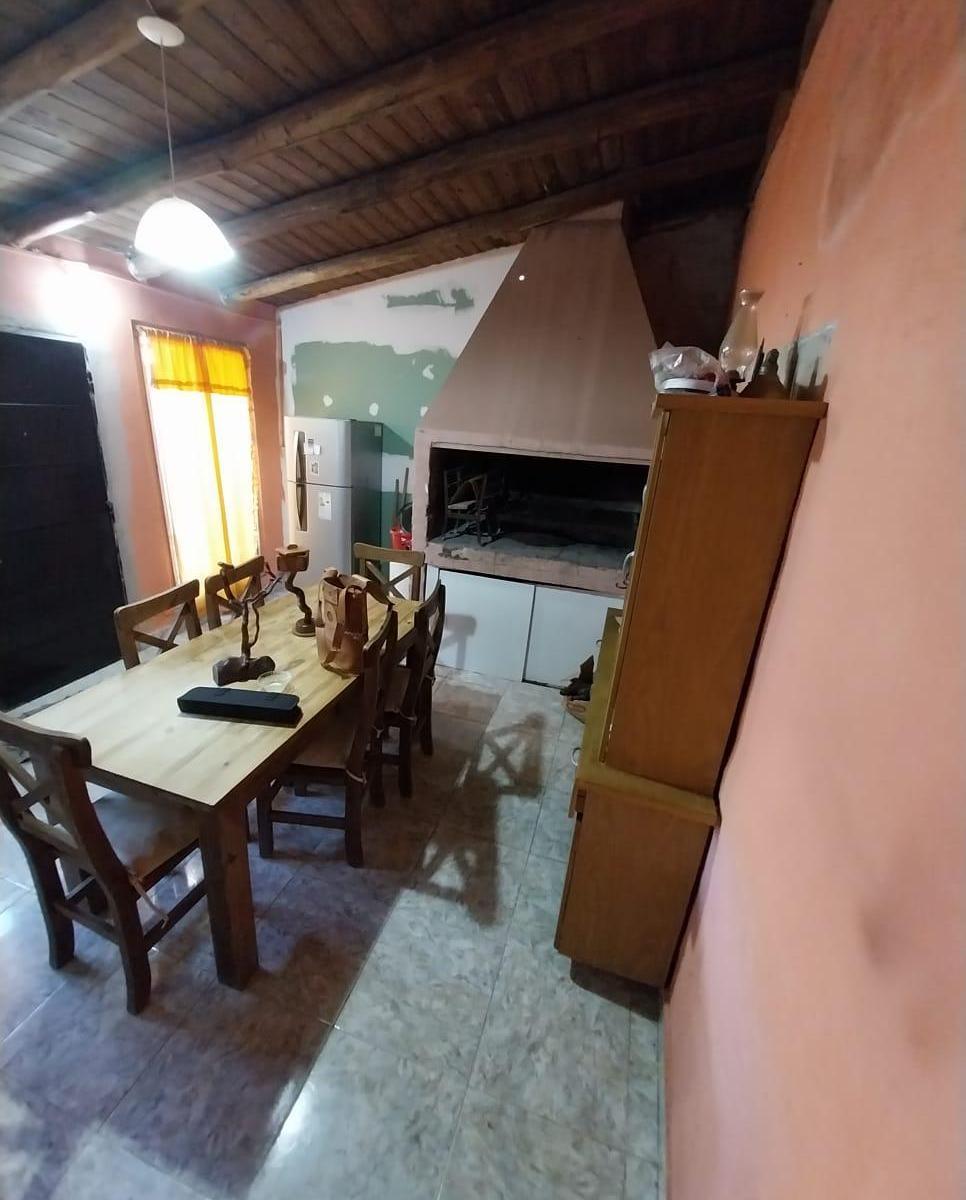 Casa de 3 Ambientes y Departamento en Barrio "Vicoer de Rioja". 2